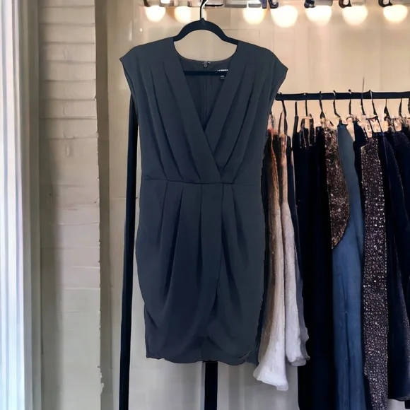 Women's Express Black V Neck Cocktail Dress Size Medium - Picture 5 of 7